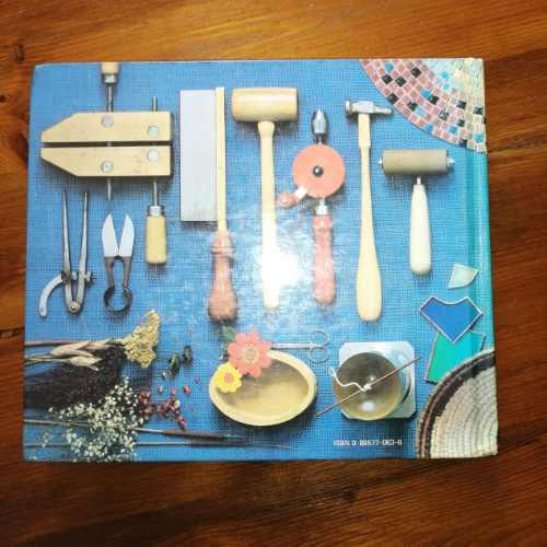 Crafts & Hobbies: A Step-by-Step Guide to Creative Skills (Readers Digest)