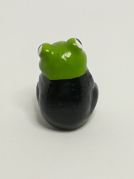 Miniature Ceramic Light Green Frog Suit & Bowtie (Miniature, suitable for printer's tray)