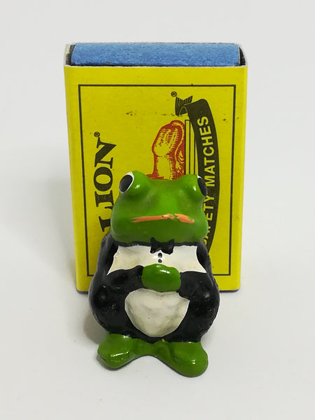 Miniature Ceramic Light Green Frog Suit & Bowtie (Miniature, suitable for printer's tray)