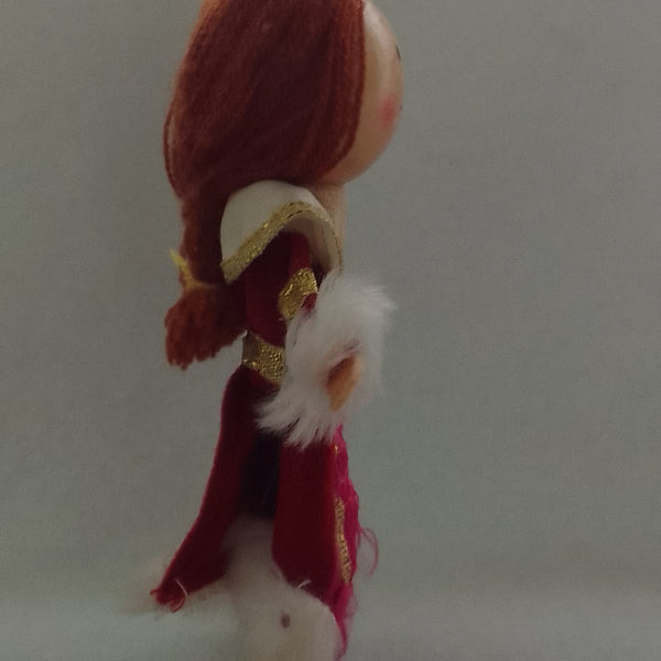Redhead Queen Finger Puppet