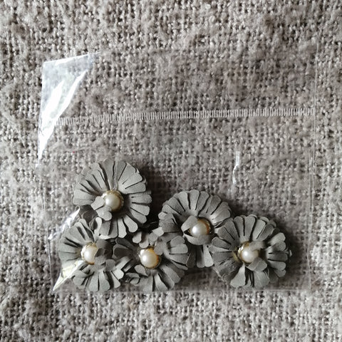 Flowers with Pearl (Green)