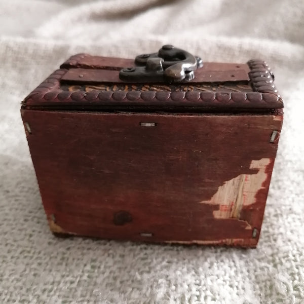 Wooden Treasure Chest (Miniature)