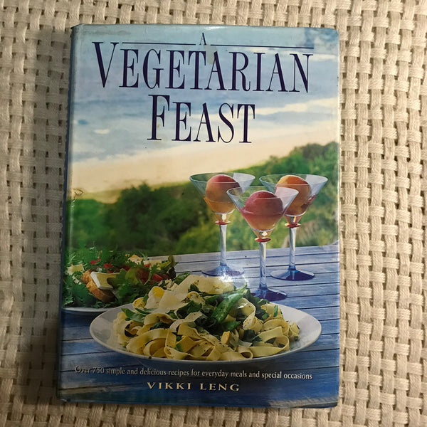 A Vegetarian Feast: Over 750 Simple and Delicious Recipes for Everyday Meals and Special Occasions (Vikki Leng)