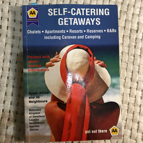 Self-Catering Getaways: Chalets, Apartments, Resorts, Reserves, B&Bs including Caravan and Camping 2008/2009 Edition (Automobile Association)