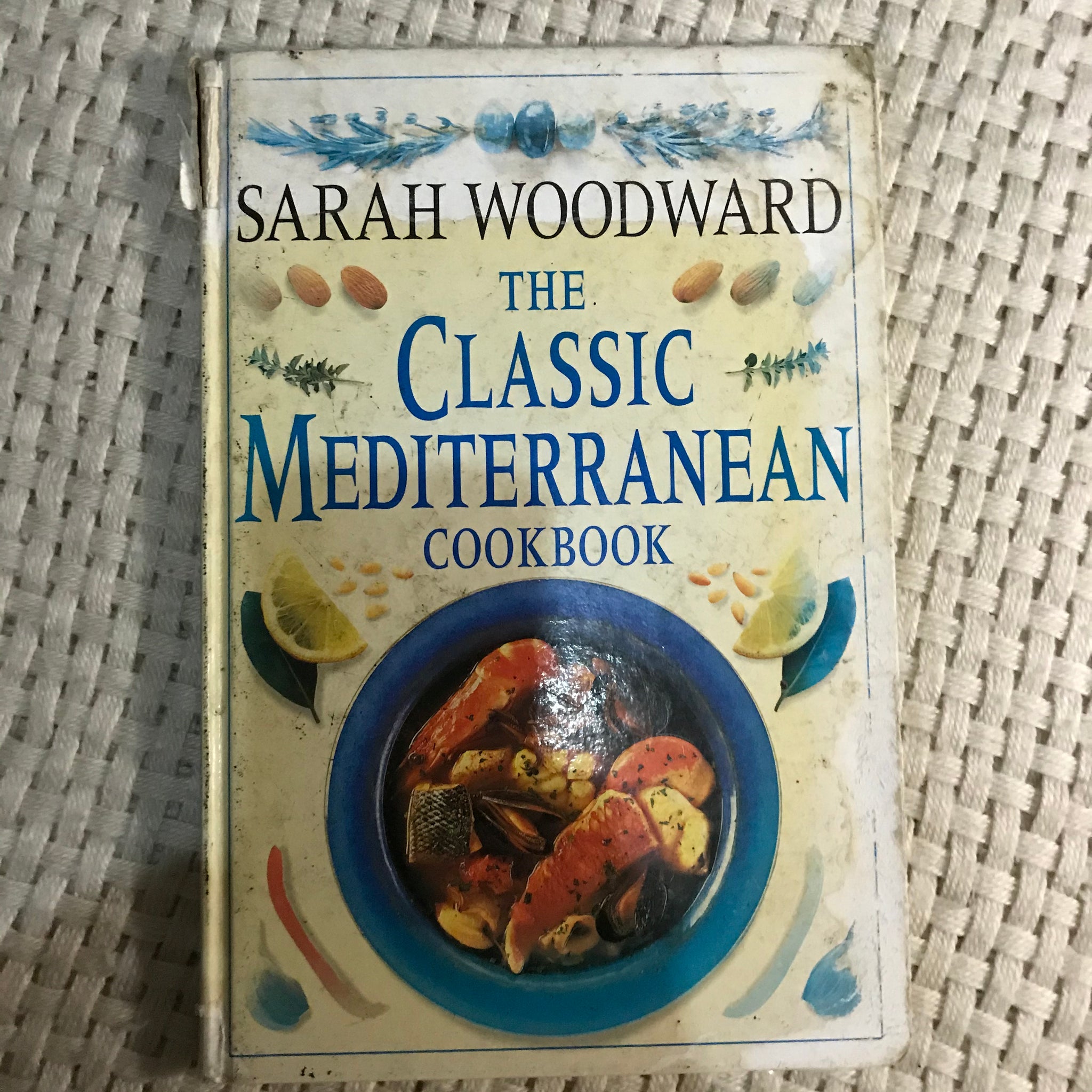 The Classic Mediterranean Cookbook (Sarah Woodward)