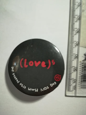Pin Badge: 'Love5' (Large)