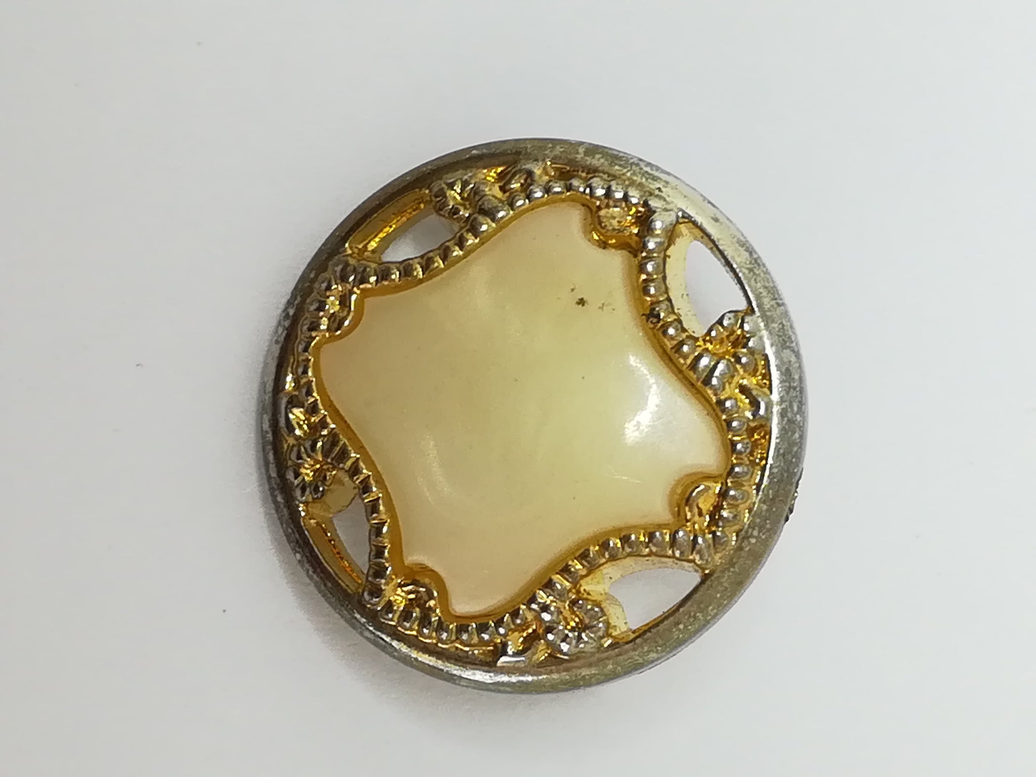 Round Shank Button ('Pearl' with 'Gold' Design Trim)