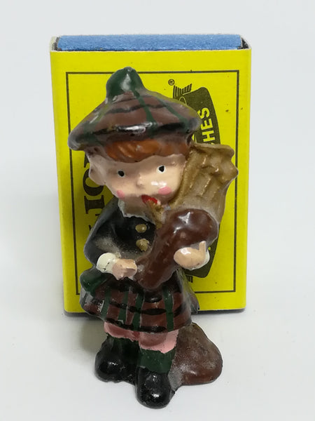 Miniature Wooden Playing Bagpipes Highland Dress (Miniature, suitable for printer's tray)