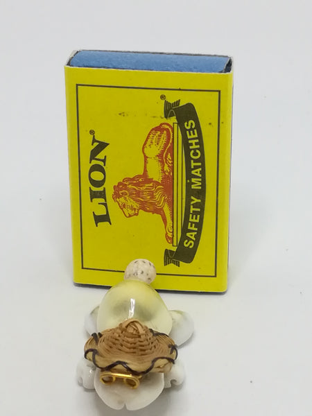 Miniature Whitish Sea Shells Tortoise Wearing Glasses & Straw Sun Hat (Miniature, suitable for printer's tray)