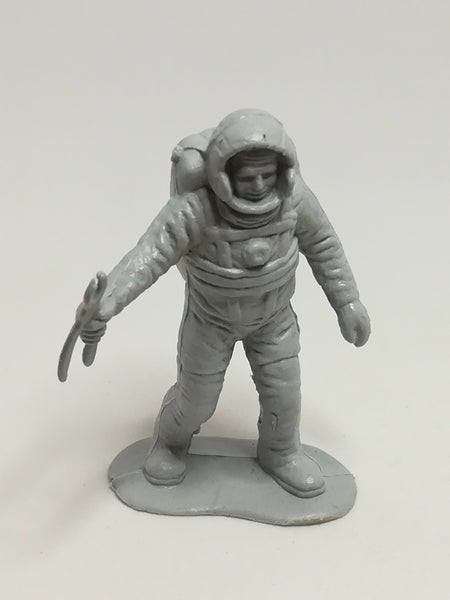 Miniature Grey Astronaut Holding Plier (Miniature, suitable for printer's tray)