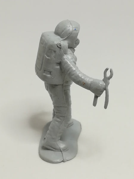 Miniature Grey Astronaut Holding Plier (Miniature, suitable for printer's tray)