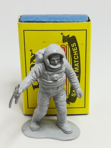 Miniature Grey Astronaut Holding Plier (Miniature, suitable for printer's tray)