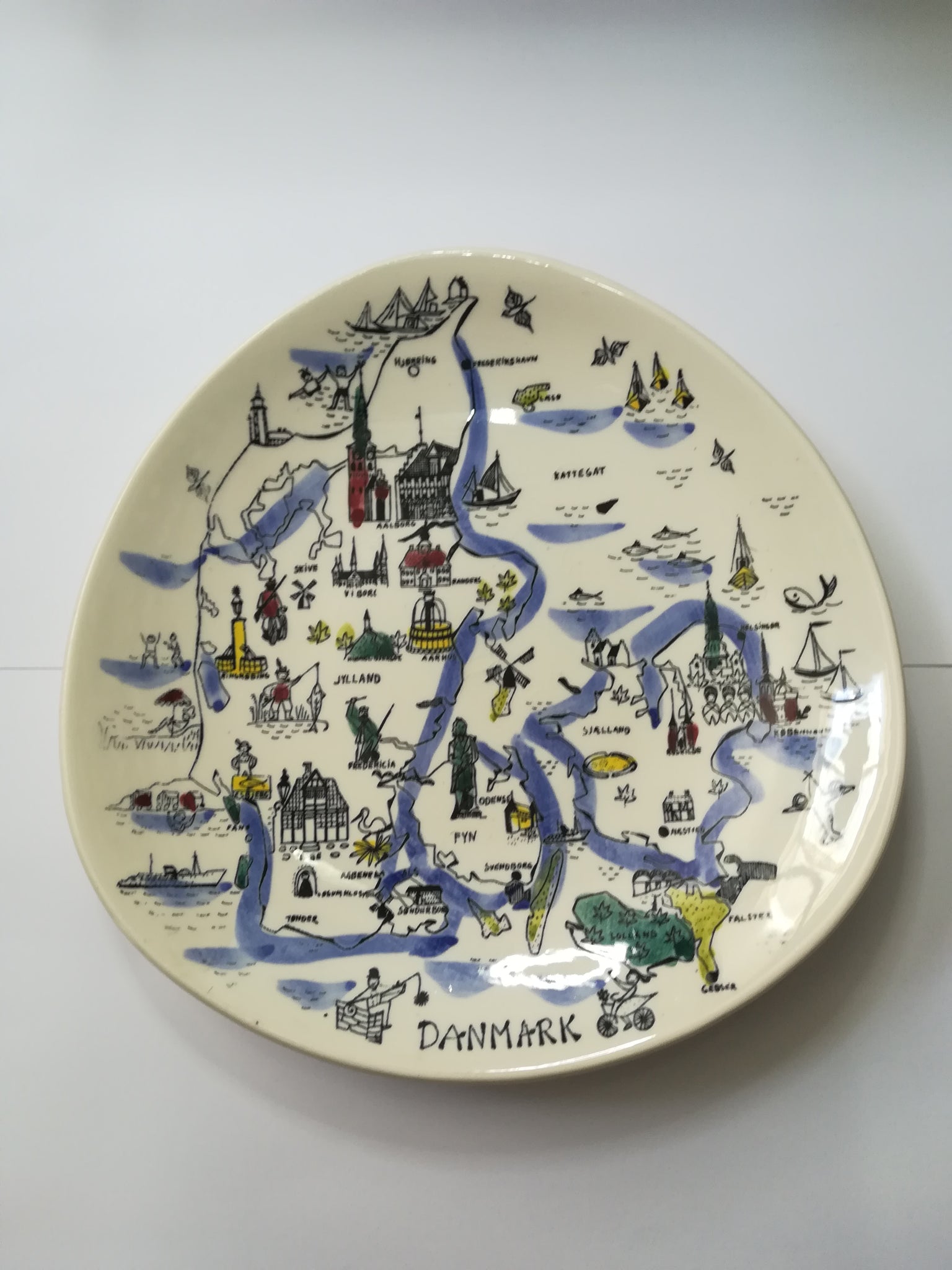 Ceramic White Denmark Plate Painting (Silk Screen Hand-Painted)
