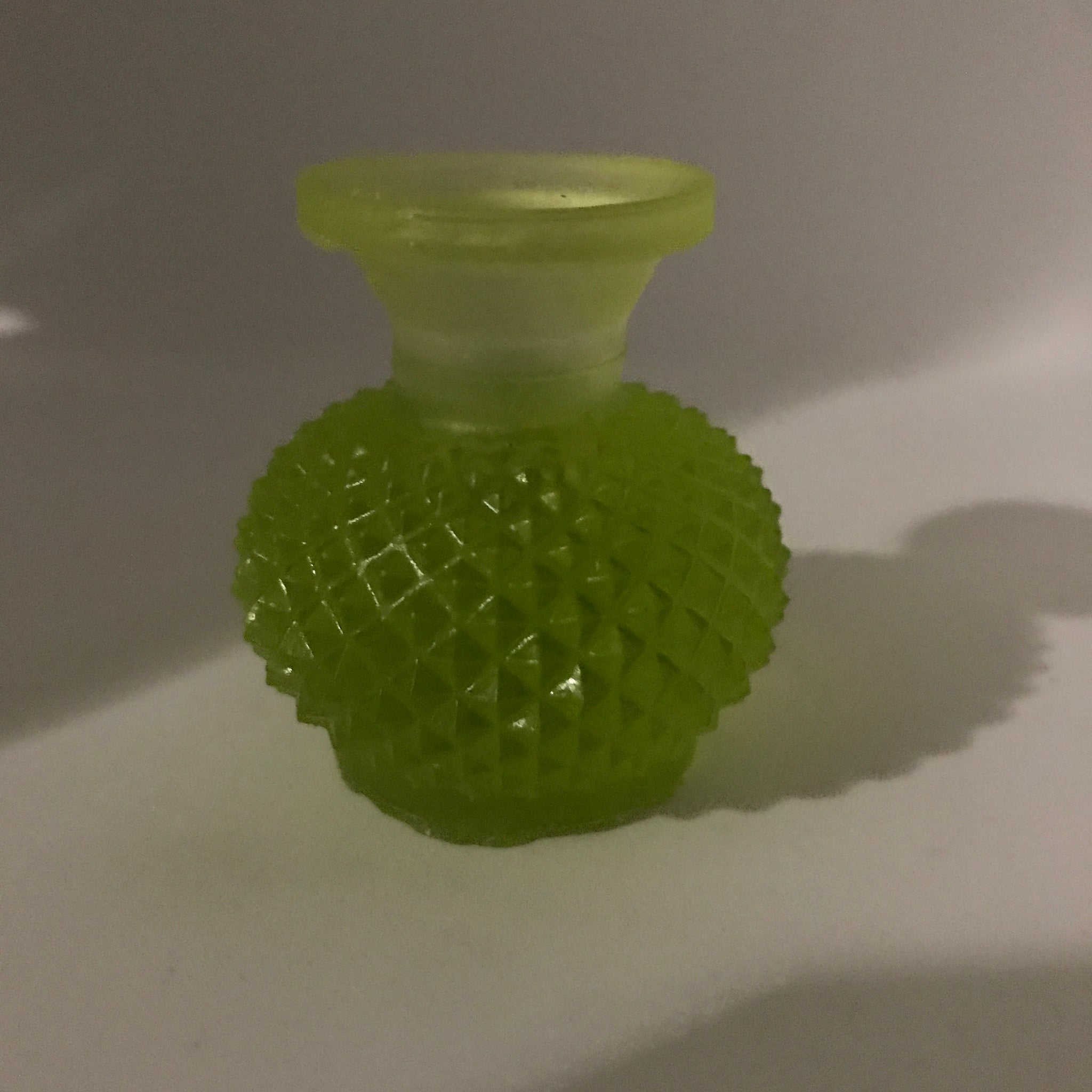 Miniature Peridot Green Glass Faceted Vase (Miniature, suitable for printer's tray)